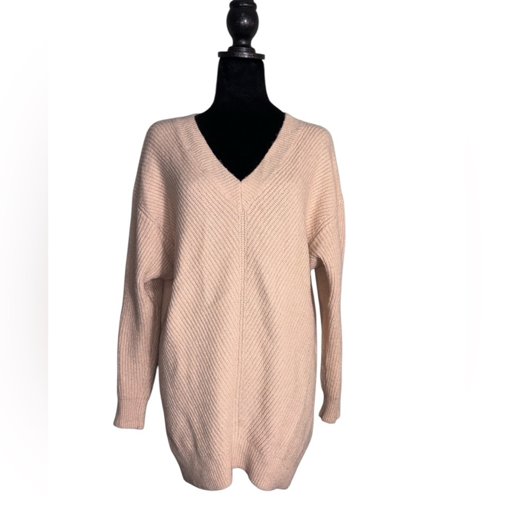 H&M Ribbed V-Neck Soft Sweater in Powder Pink Size Small Long Sleeve